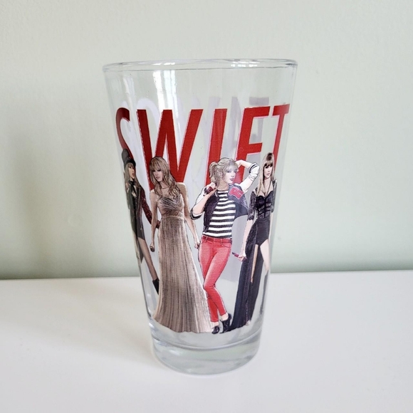 Taylor Swift Red Eras Pint Glass - Picture 3 of 4